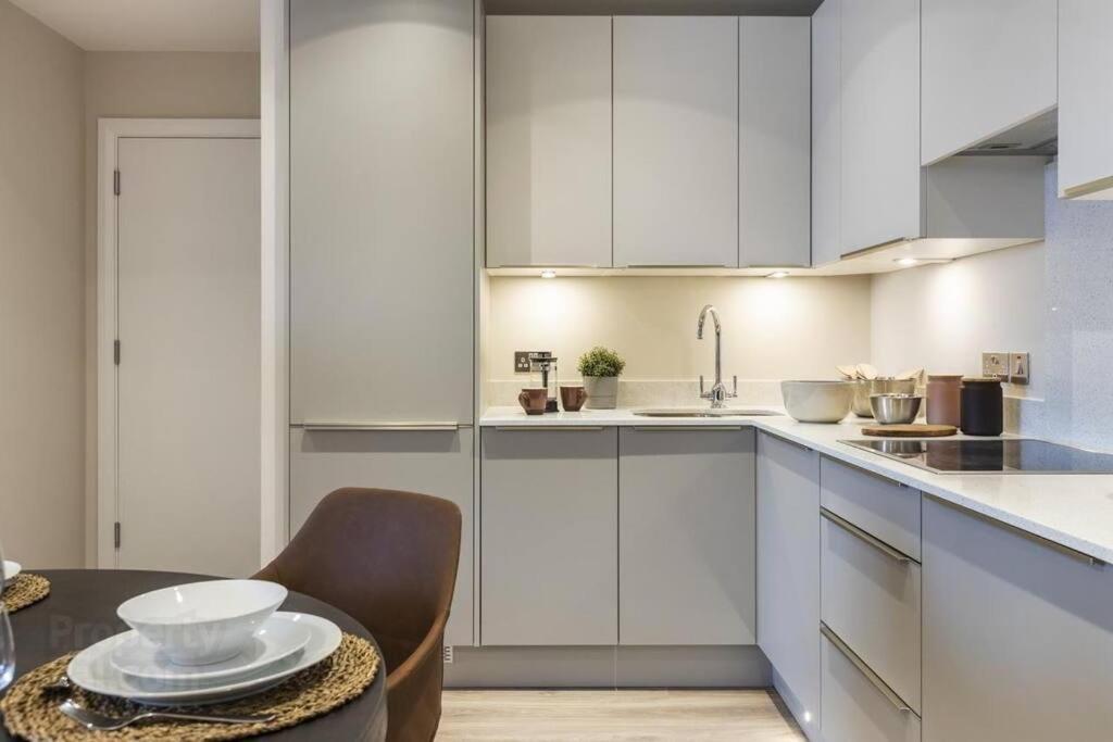 Centre, Sleeps 6 Belfast
