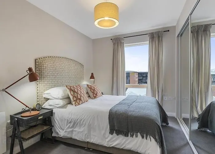 Belfast City Centre, Sleeps 6