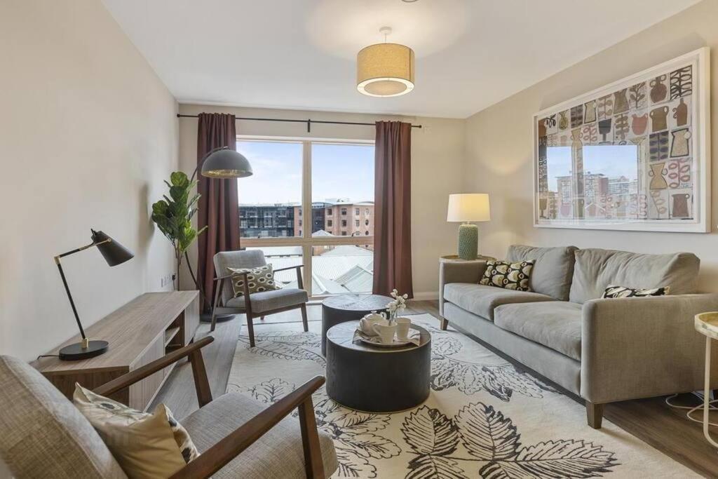 Centre, Sleeps 6 Apartment Belfast