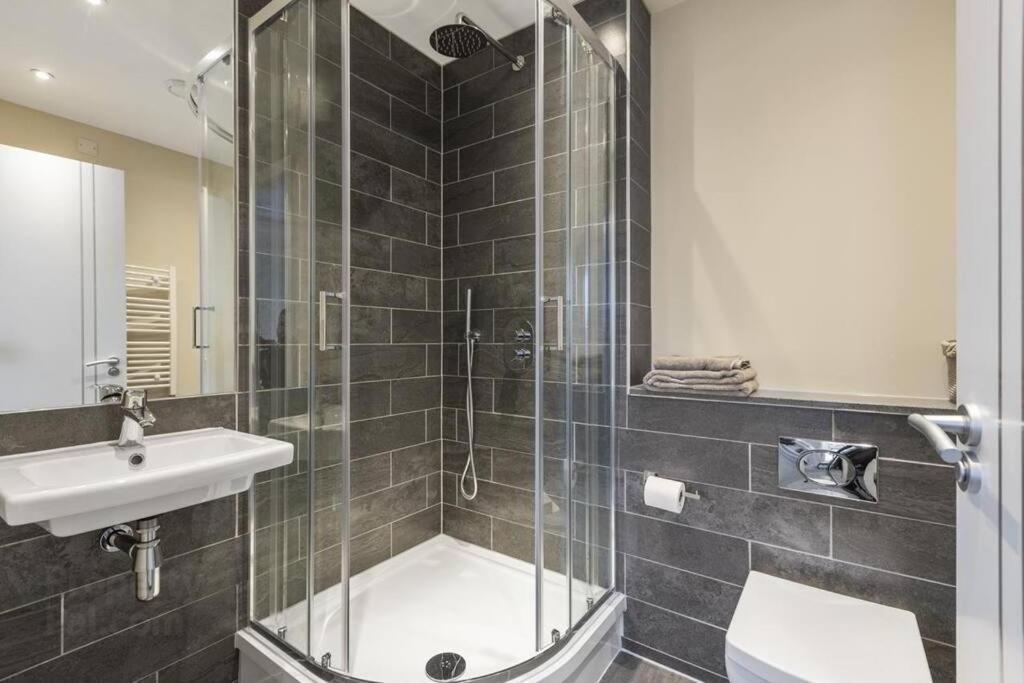 Centre, Sleeps 6 Apartment Belfast